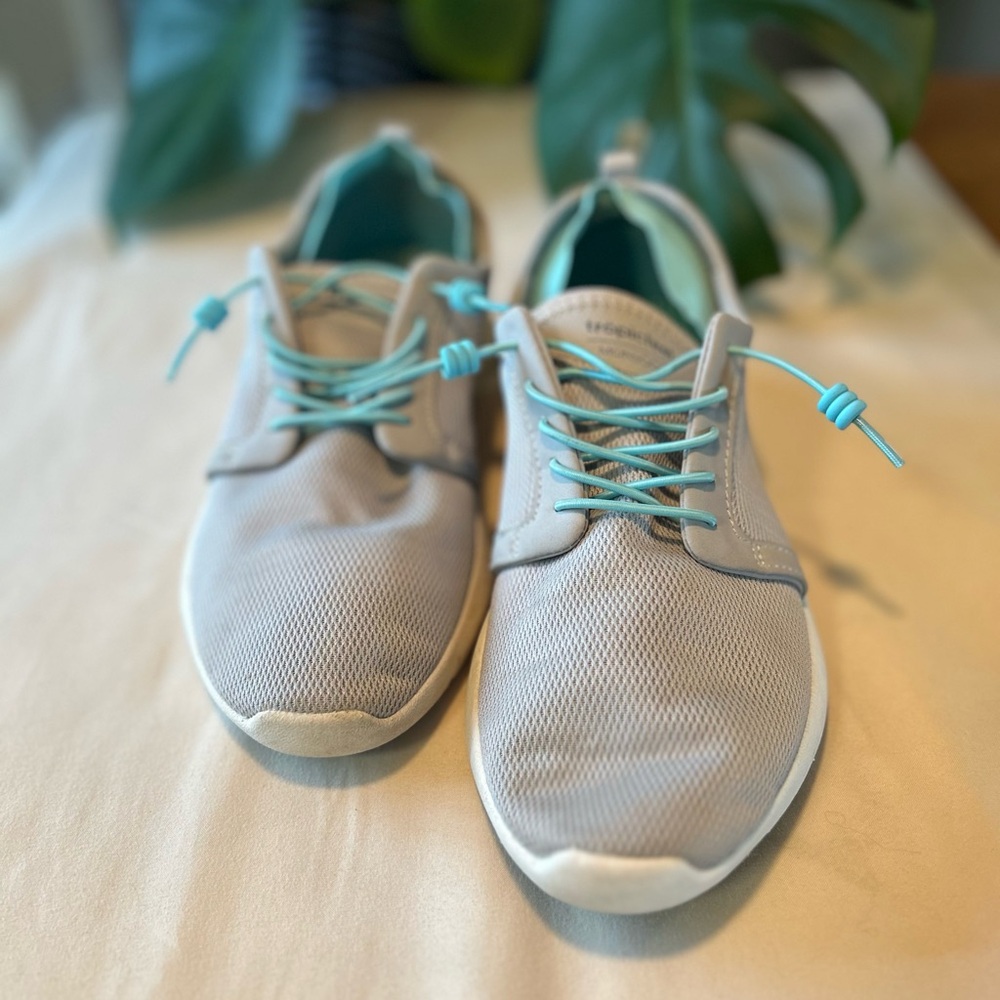 Tropicfeel Gray Sneakers with Teal Laces